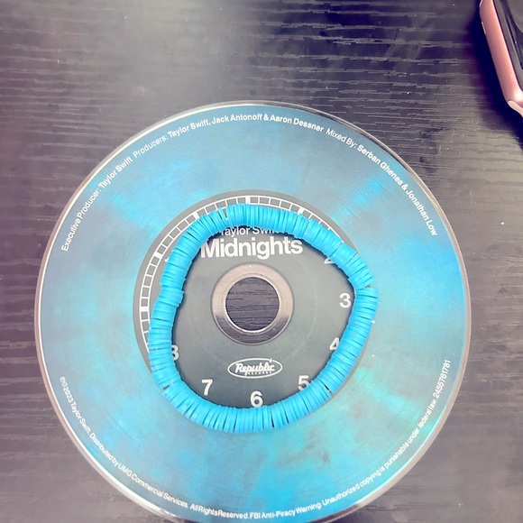 a set of two blue bracelets! - Picture 3 of 6